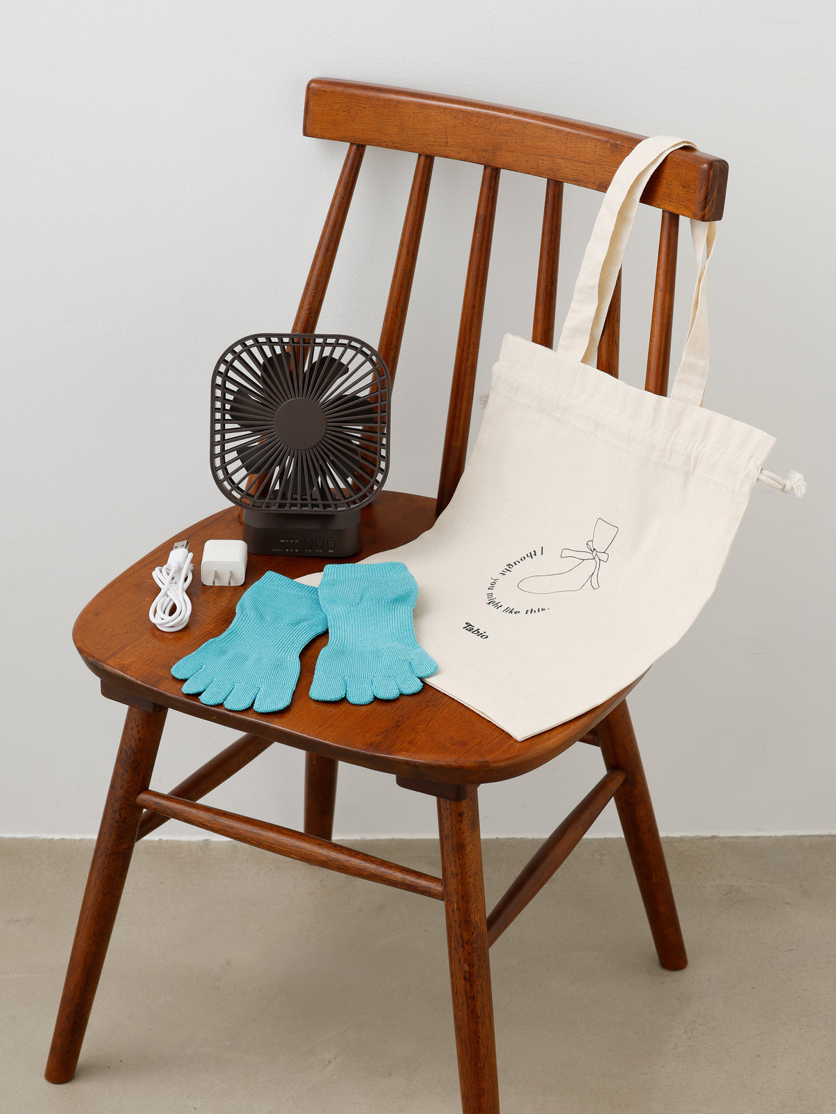 【THREEUP×靴下屋】WEB限定 冷感五本指ソックス・コードレスファンひんやりセット<サックス>