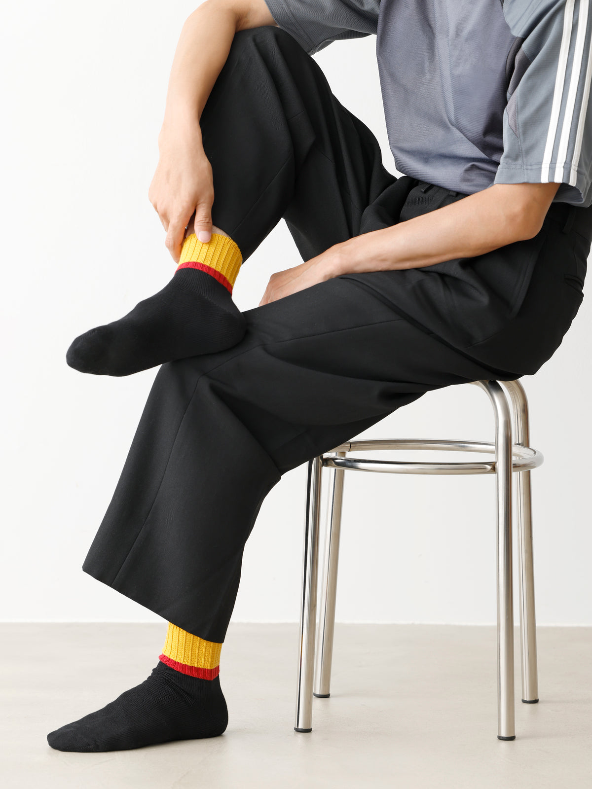【Tabio MEN】サッカー応援 ハーフカラーラインショートソックス