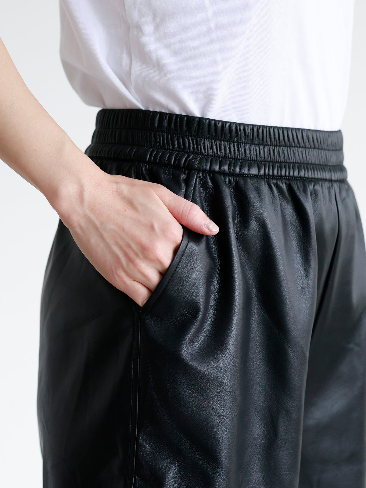 【WEB限定】フェイクレザーハーフパンツ / M-Lサイズ