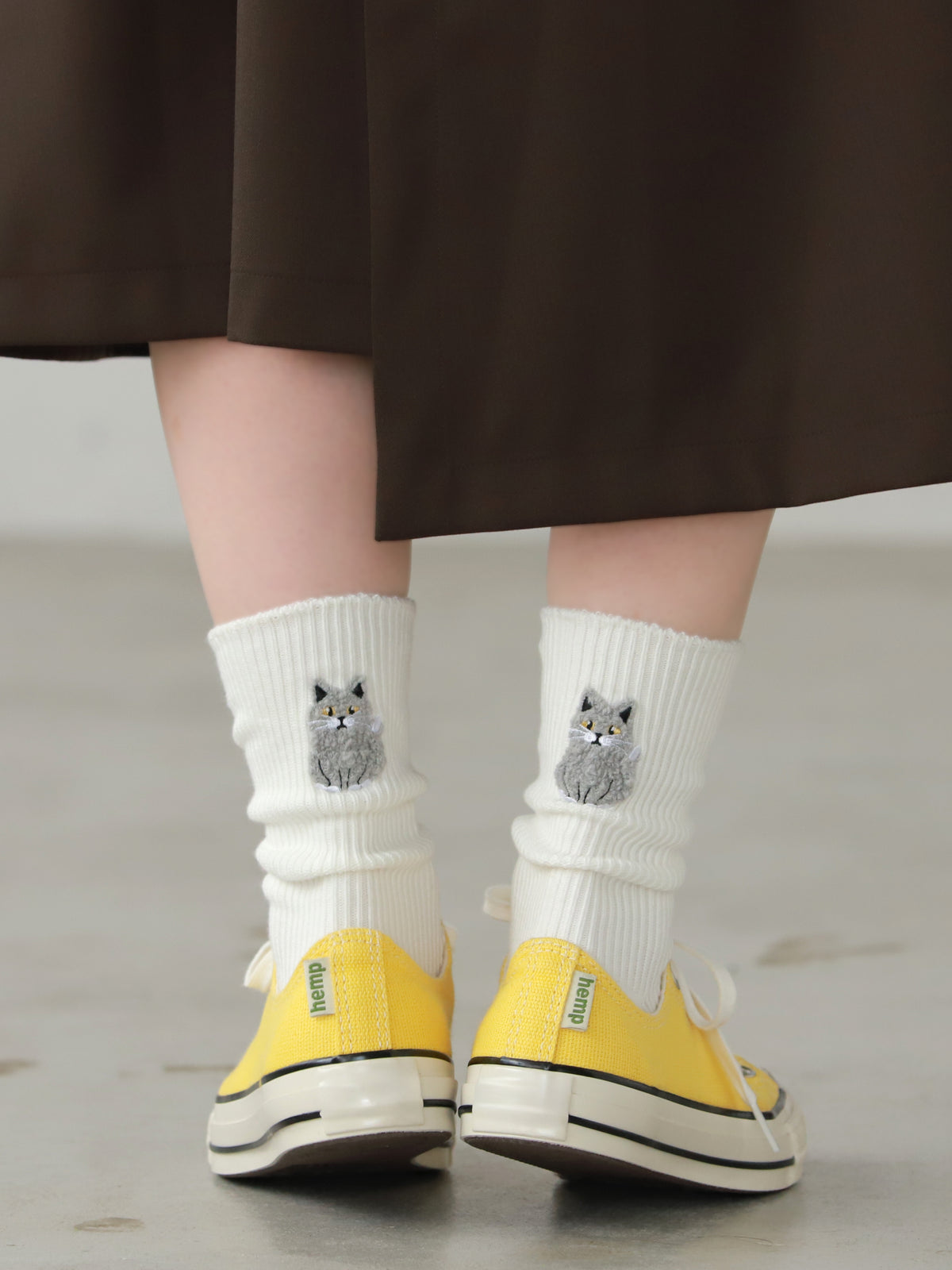 ワッペン風刺繍ソックス - オフホワイト×ネコチャン