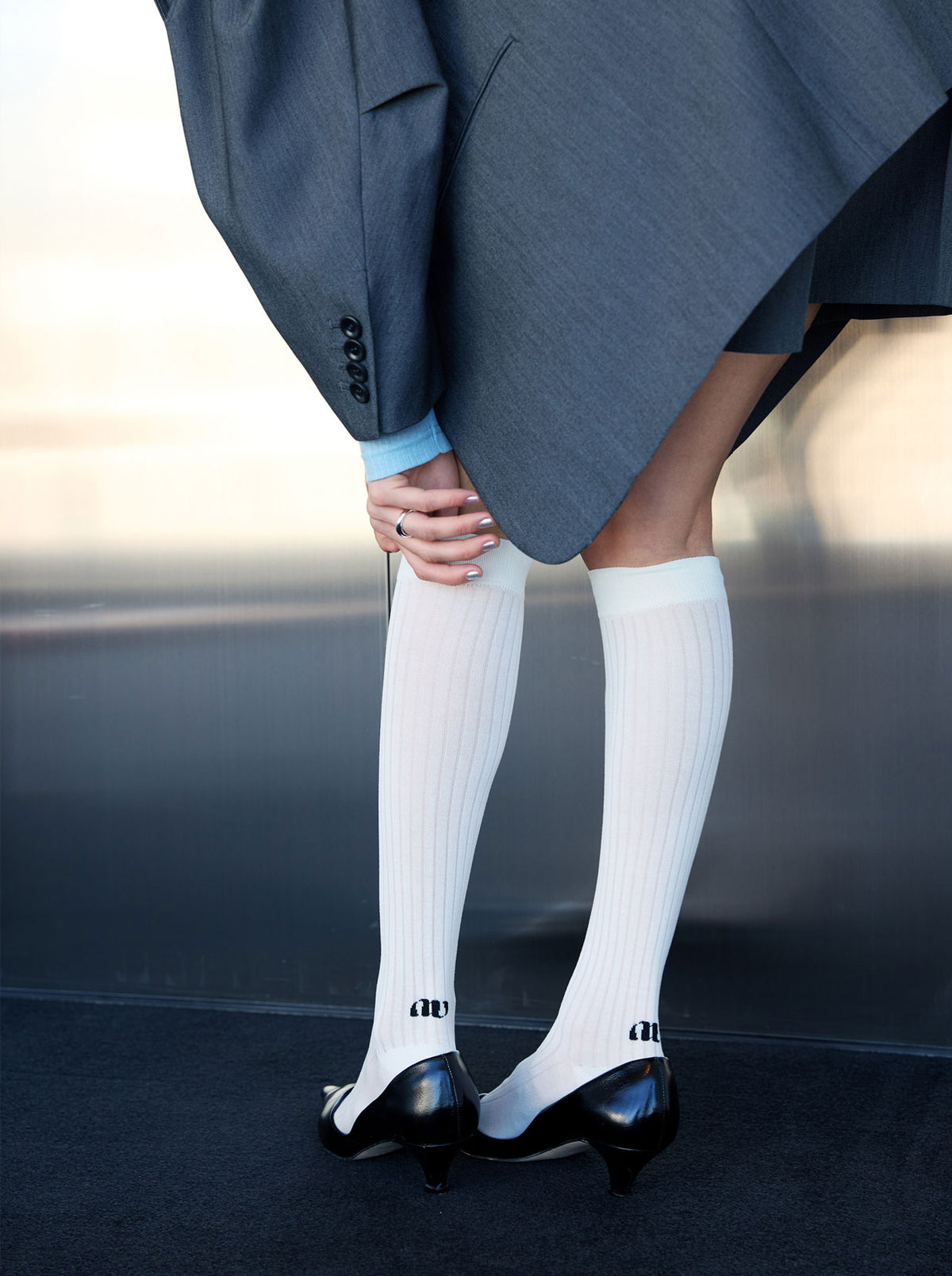 【Ameri×Tabio】HEEL LOGO LONG SOCKS - オフホワイト