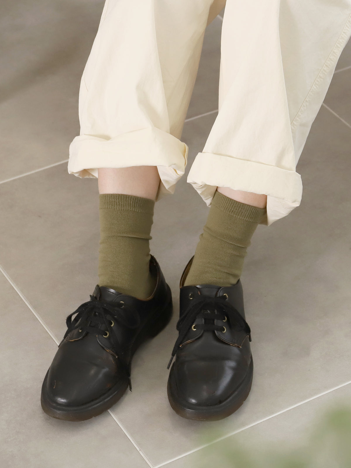 【WEB限定40色】オールシーズン履けるカラフルソックス - カーキ