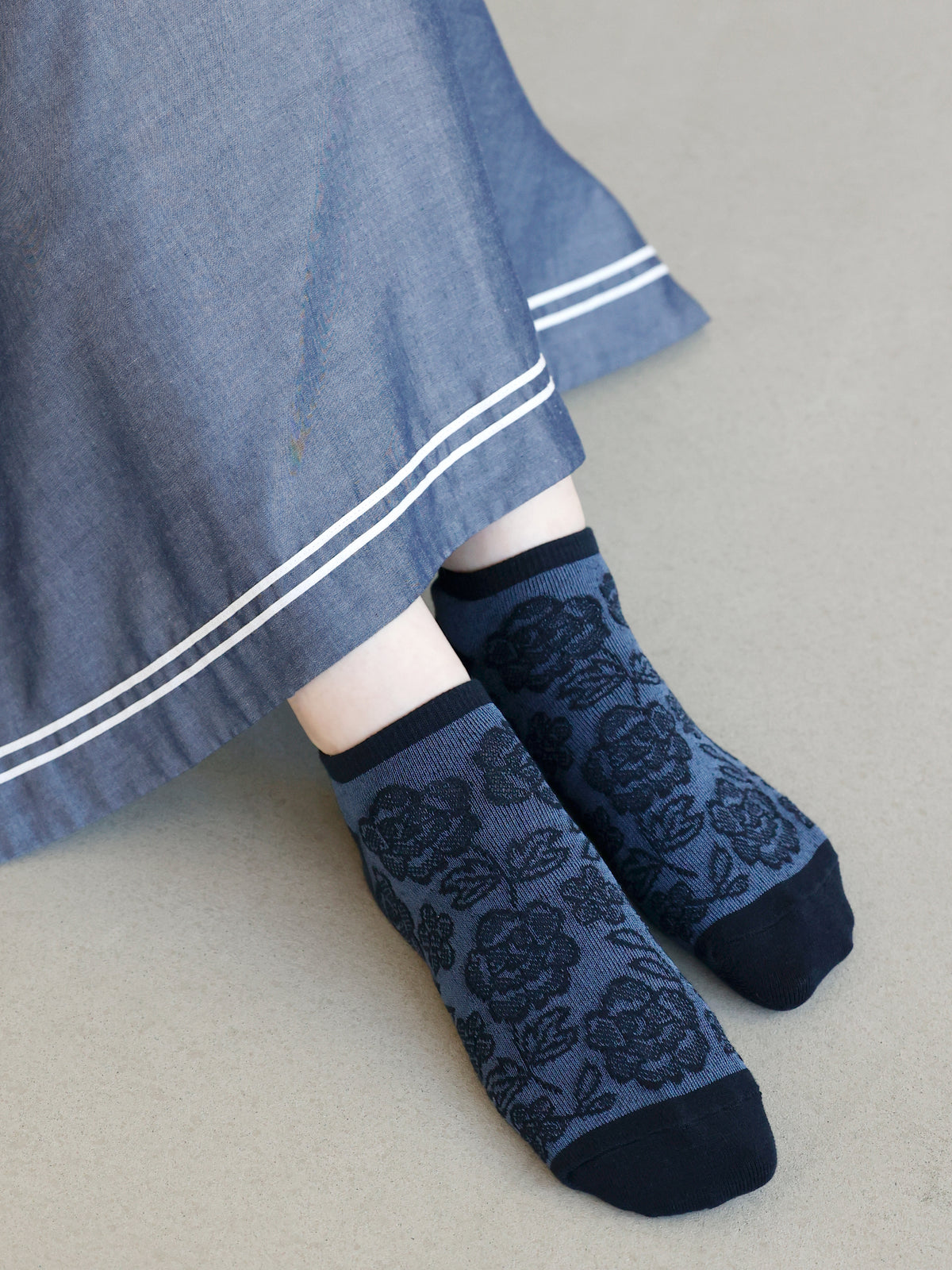 【3足1,485円】線画花柄フロートスニーカー丈ソックス