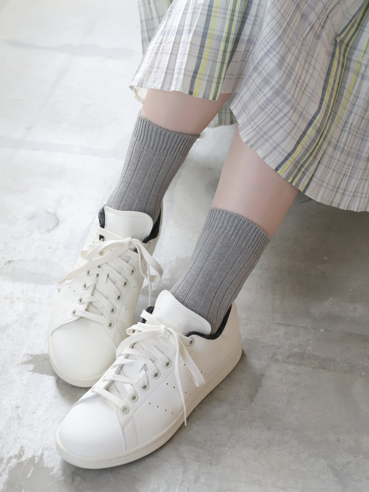 【WEB限定】上品な大人カラーリブショートソックス - グレ－モク