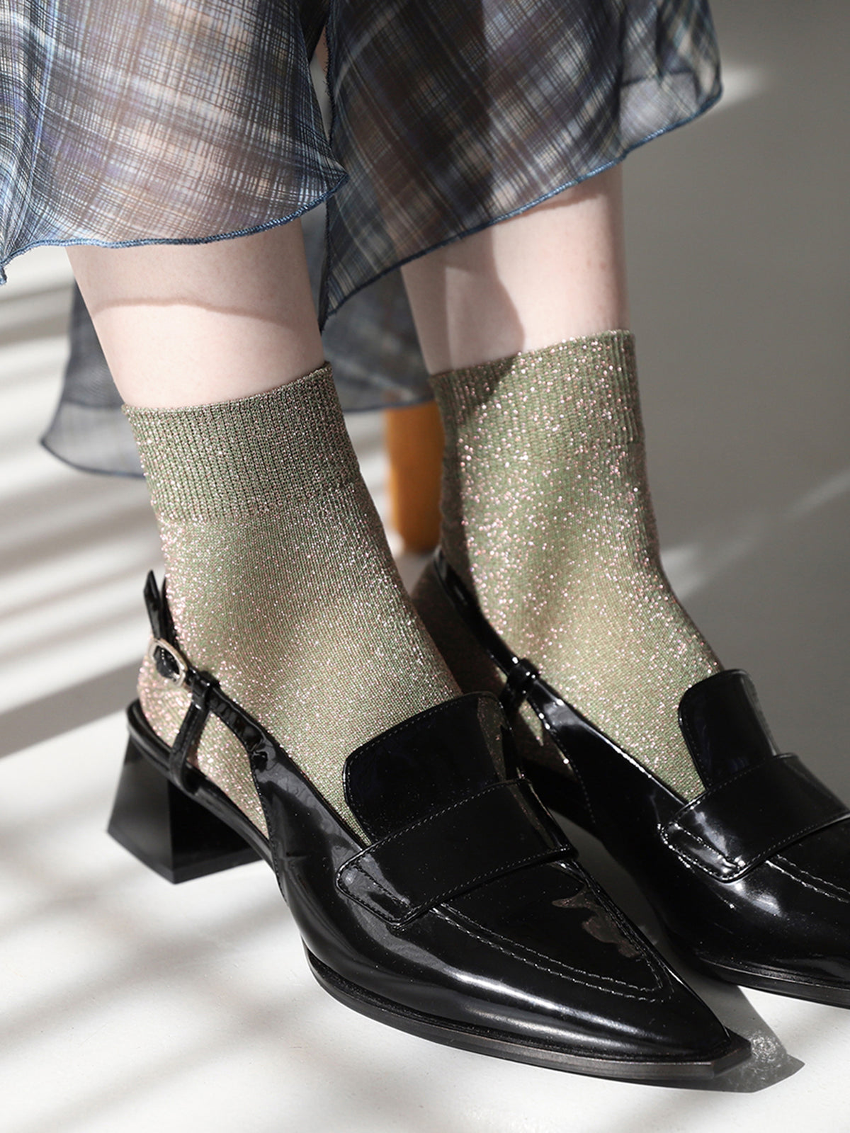 【定番】どんな服装にもあう足元キラめくラメショートソックス - グリーン/ピンクラメ