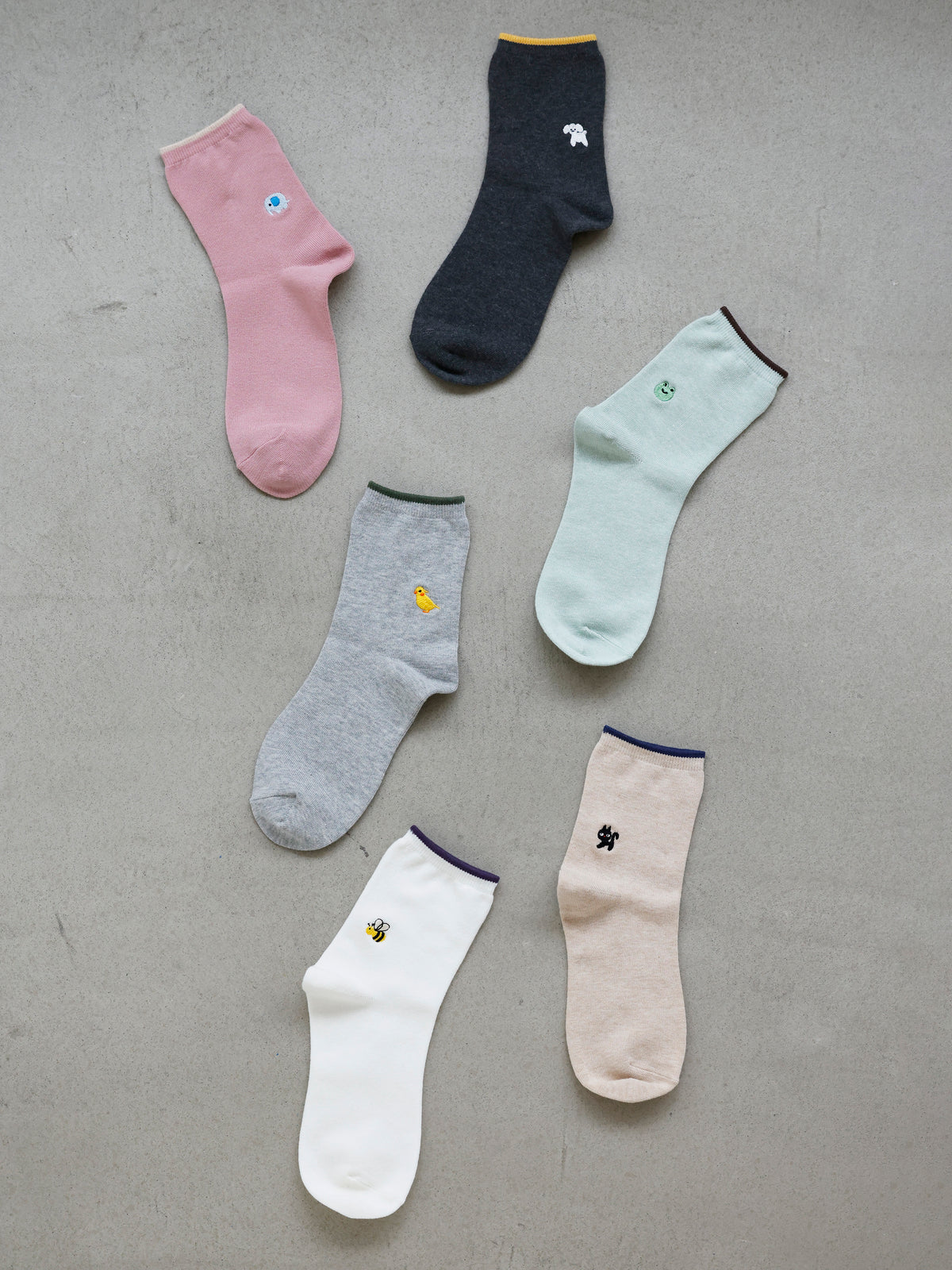 【おおきめサイズ】WEB限定 トップ切替刺繍ソックス 3足セット / 24.5-26.5cm