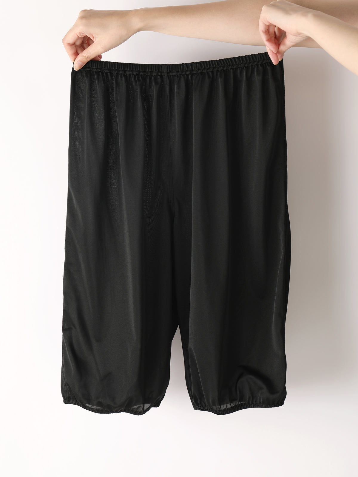 【透け対策】さらっと万能ペチパンツ4分丈 - クロ