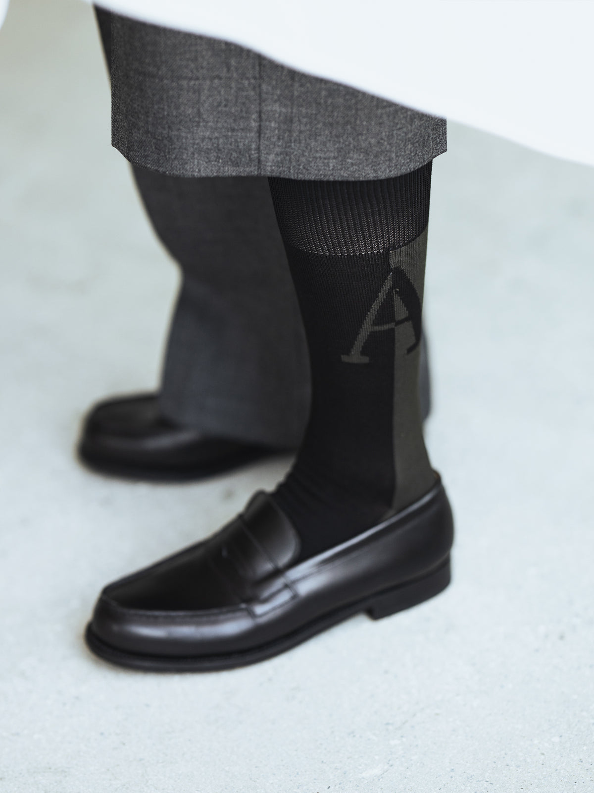 【EMPORIO ARMANI】　E・Aロゴクルー丈ソックス