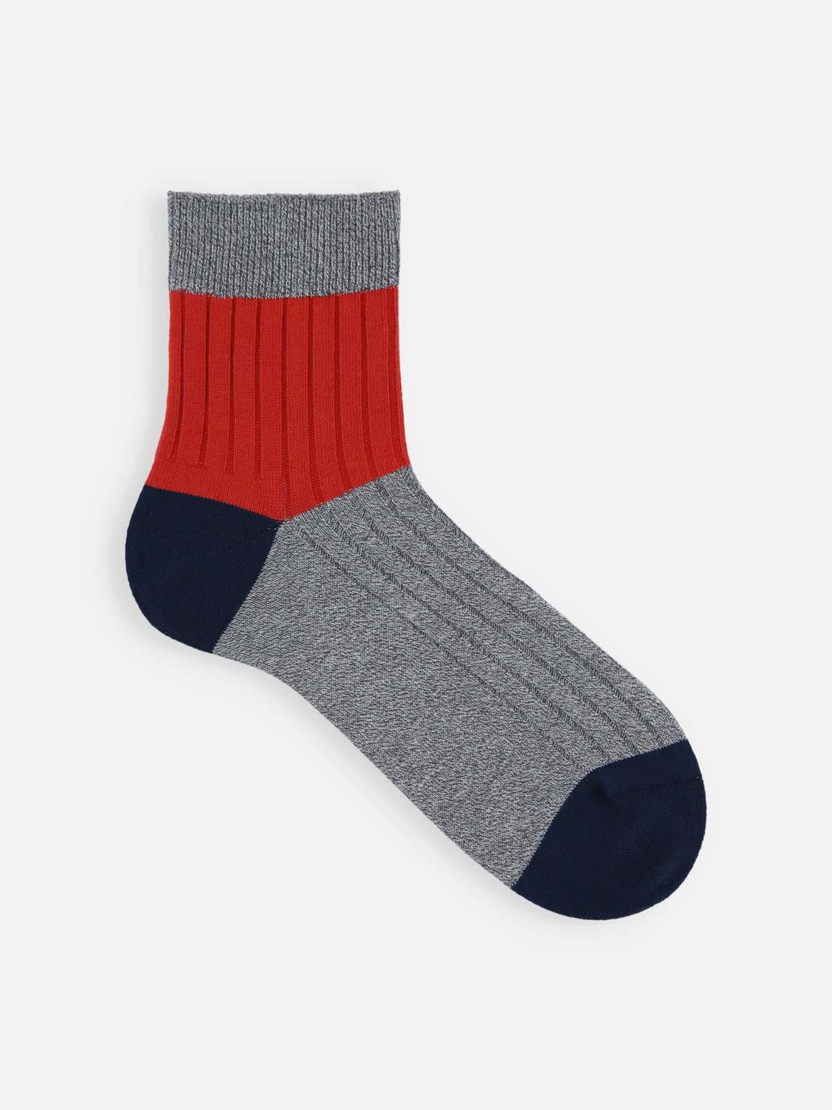 【Tabio MEN】お洒落見えする綿リブカラーパネルショートソックス - レッド＋カカトネイビー